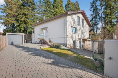Modernes Wohnglück in zweiter Reihe: Kernsaniertes Zweifamilienhaus mit ELW und Gartenidylle
