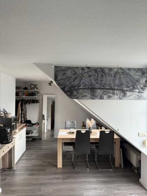 Exklusive, modernisierte 2-Zimmer-Dachgeschosswohnung mit Einbauküche in Gerlingen