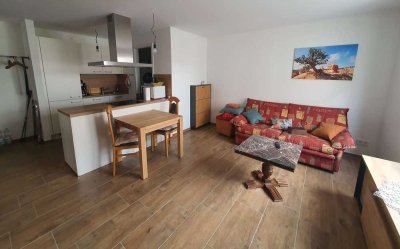 Möblierte 2-Zi-Wohnung mit Balkon, Tiefgaragenstellplatz und Hausmeisterservice in zentraler Lage!