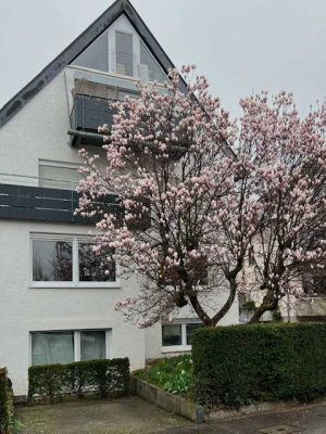 Hochwertige drei Zimmer Maisonette Wohnung in Stuttgart Neu renoviert