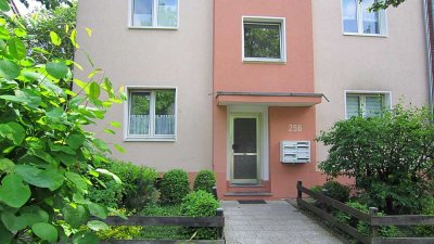 Privatmermietung einer hellen  Dachgeschosswohnung in Mülheim-Heißen , WG geeignet