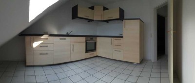Helle Dachgeschoss Wohnung in Newel für Studenten und Singles inkl. Küche Garage und Stellplatz