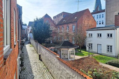 Ab 2013 liebevoll saniertes Altstadt-Ganghaus mit kleinem Innenhof auf der Lübecker Altstadtinsel!