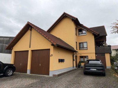Gemütliche Dachgeschosswohnung in 3-Familienhaus mit 2 Balkonen und Garage
