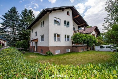 Zweifamilienhaus mit großem Garten, KFZ-Stellplätzen, Carport und Garage