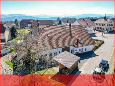 Nahezu grenzenlos Platz mit einer Menge Ausbau- und Umgestaltungspotenzial - Bauernhaus im Dorfkern