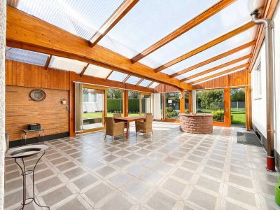 Gepflegtes Einfamilienhaus mit Wintergarten, Terrasse und großem Garten in Harleshausen