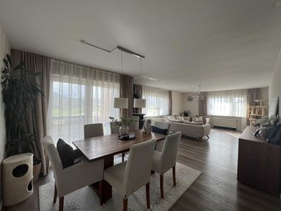 Lichtdurchflutete vollständig renovierte 3-Zimmerwohnung mit großem Sonnenbalkon