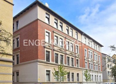 TEILSANIERTE ALTBAUWOHNUNG IN STADTNÄHE – HELL UND GEMÜTLICH!
