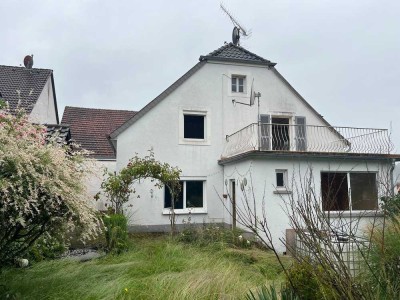Freistehendes Einfamilienhaus mit idyllischem Garten und zentraler Lage