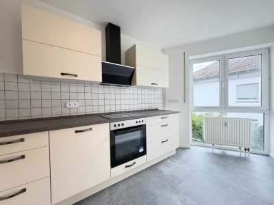 Frisch renovierte 2-Zi.-Wohnung mit neuer EBK & TG in Haunstetten Nord