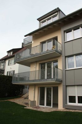 Barrierearme, neuwertige 3-Zimmer-EG-Wohnung mit Balkon in Leonberg