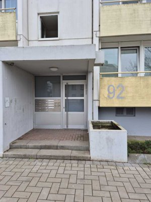 Geräumige und helle 3-Zimmer-Wohnung (nur mit WBS für mind.3 Personen) zu vermieten