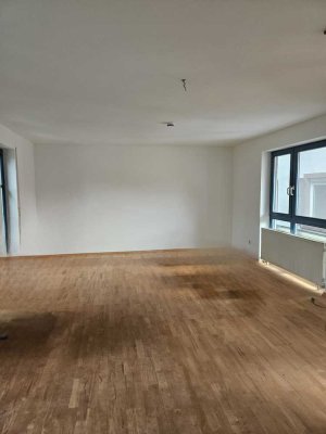 ***Helle 2 1/2 Zimmer Maisonette Wohnung***