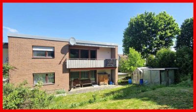 Praktisches Zweifamilienhaus mit großem Garten