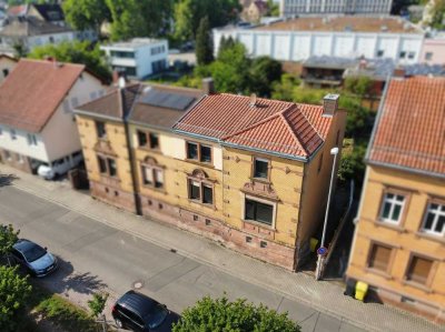 Zentrale Bestlage: Sanierungsbedürftiges Ein- bis Zweifamilienhaus!