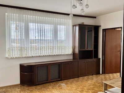 Sonnige Wohnung mit Loggia und Parkplatzmöglichkeit