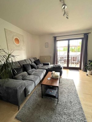 POCHERT IMMOBILIEN - Hübsche, bezugsfreie 3-Zimmer-Wohnung mit schönem Balkon und Einzelgarage