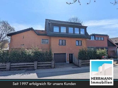 Mehrfamilienhaus mit Halle, Garagen und Ausbaupotenzial