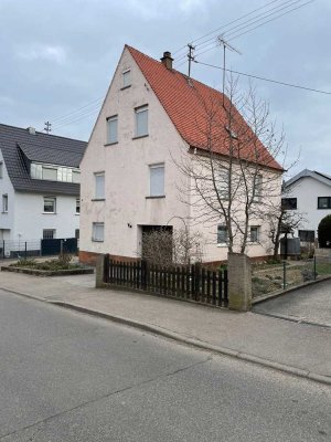 Komplett zu renovierendes freistehendes Einfamilienhaus mit Garten in Bönnigheim