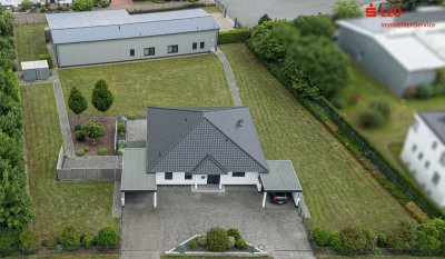 Sehr hochwertiger Bungalow nebst Hallen- und Büroflächen
