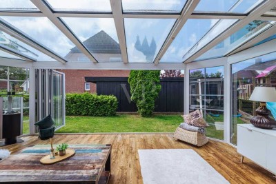 Raum für Lebensträume I mod. Einfamilienhaus mit 6 Zimmern & Wintergarten auf sonnigem Grundstück