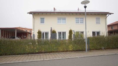 Moderne Doppelhaushälfte mit 2 Terrassen