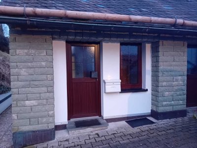 Appartment-Wohnung m. eigenem Eingang - EBK - teilmöbeliert