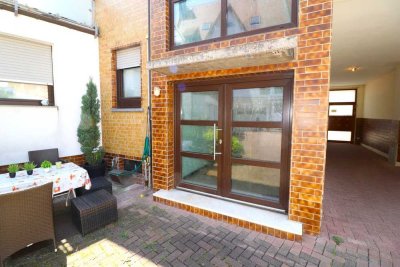 Wohnen in ruhiger Gemeinschaft - Helle 4-ZKB-Wohnung mit Dachterrasse im alten Ortskern Sandhofens