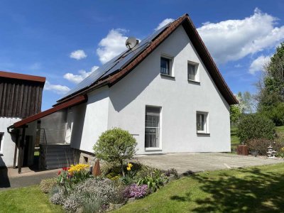Einfamilienhaus im Dorf Redenbach, mit PV-Anlage, kleiner Werkstatt und Garage mit Hebebühne
