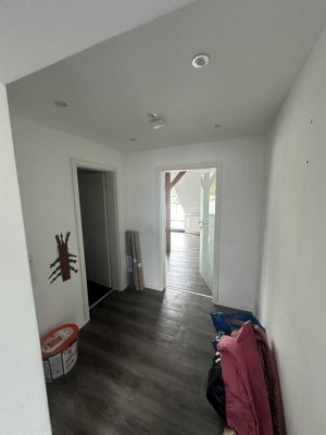 Freundliche und neuwertige 4-Zimmer-Maisonette-Wohnung mit geh. Innenausstattung mit Balkon und EBK
