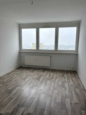 Wir möblieren für Sie - Renovierte Wohnung im Hochhaus ** 1102 **
