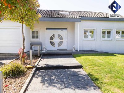 Repräsentatives Einfamilienhaus mit ELW, tollem Garten und 2 Doppelgaragen