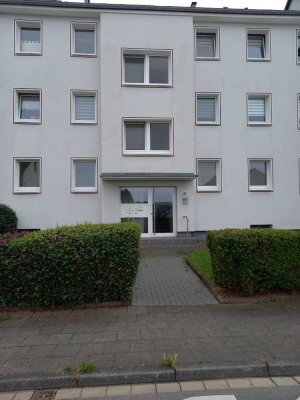 2 Zimmer mit Balkon im Erdgeschoss