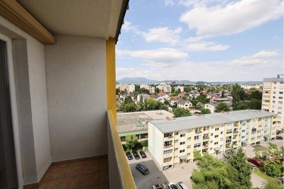Gemütliche 2 Zimmerwohnung mit Schloßbergblick im letzten Stock