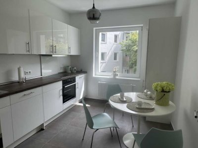 Ottensen! 3 Zimmer Balkon komplett Saniert  Energie B+,Einbauküche, hohe Decken, Holzböden