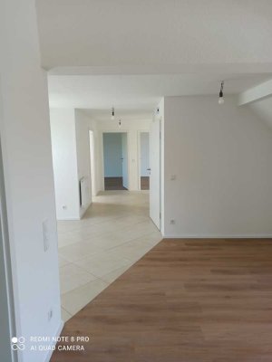Erstbezug! 4 Zimmer Wohnung lichtdurchflutet! Mit Privatgarten!