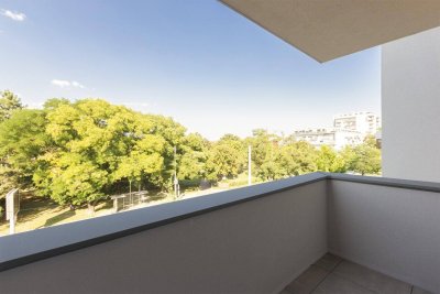 EHK 100 | 2 Zi Balkonwohnung in belebter Lage