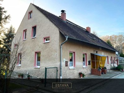 Zweifamilienhaus in idyllischer Landschaft mit einem Hektar Land