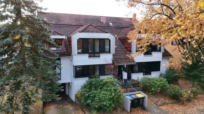 Sonnige Wohnung mit gehobener Ausstattung 
und separatem Dachstudio