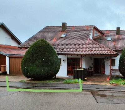 Preiswerte 5,5-Raum-Doppelhaushälfte mit gehobener Innenaustattung in Mundelsheim