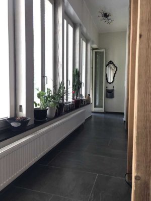 Teilmöblierte, top modernisierte 4-Raum-Wohnung am Rande der Durlacher Altstadt mit Wellnessbad