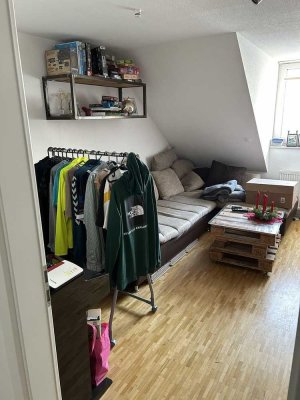 Zentral aber ruhig: Gemütliche Dachgeschosswohnung in der City