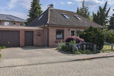 Renovierungsbedürftiges Einfamilienhaus samt Garten und Garage in ruhiger Lage