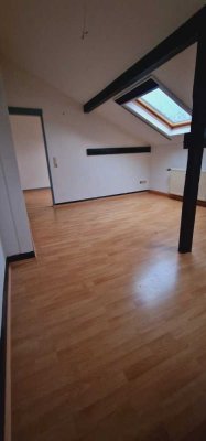 Charmante 2-Zimmer-Dachgeschosswohnung mit Einbauküche in Bonn