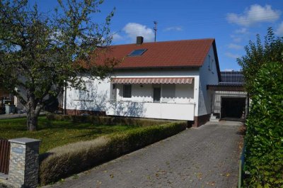 Sofort frei! Gepflegtes 1- bis 2-Fam.-Hs. m. 7 Zi., 2 Bädern und 4,5 Ar Grundstück in guter Wohnlage