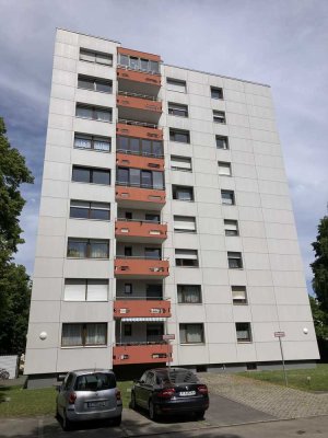 Stilvolle 1-Raum-Wohnung mit Balkon und Einbauküche in Regensburg
