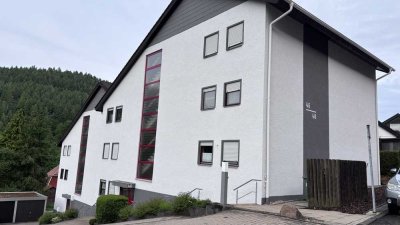 Freundliche 2,5-Zimmer-Wohnung mit 2 Balkonen, Stellplatz und Einbauküche in Unterreichenbach