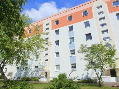 Ab sofort frei: Preiswerte und renovierungsbedürftige 2-Zimmer-Wohnung im 4.OG mit Balkon