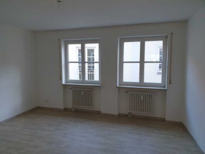 Renoviertes Stadthaus mit drei Einheiten in bester Lage der Fußgängerzone – ideal für Investoren!